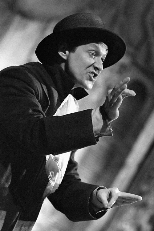 Viktor Losyanov as Володя Гуляев