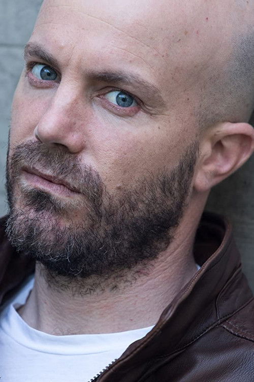 Santi López as Berto