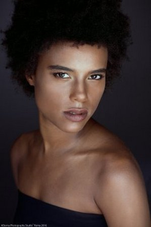 Lorena Cesarini as Sveva Bocchino