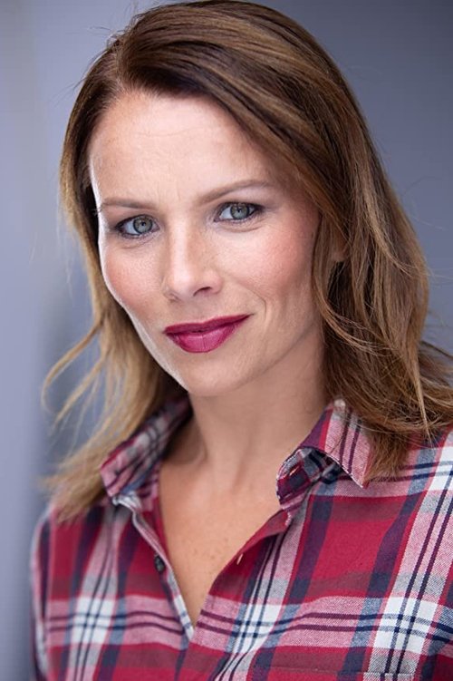 Helen Soraya as Dedra