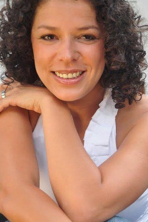 Micheline Lemos as Isabel