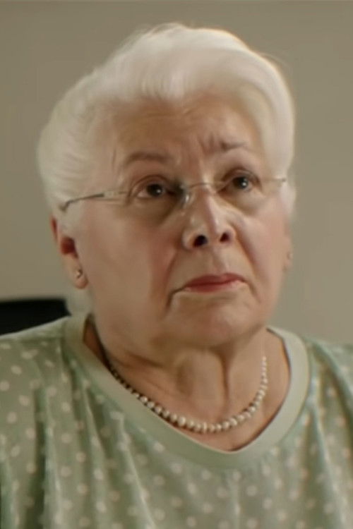 Ülkü Toplar as Semra