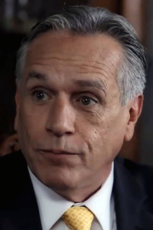 Carlos Gajardo as Leonardo Mendizábal