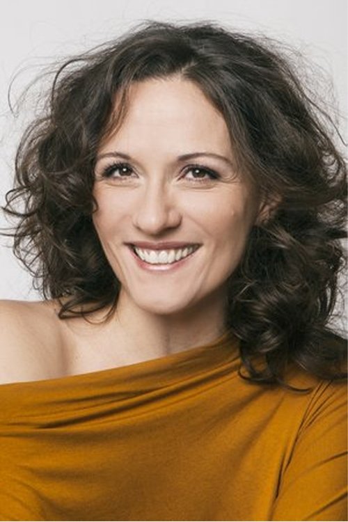 Kerstin Ibald as Beatrice