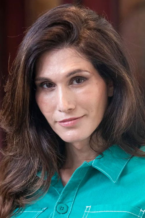 Valeria Licciardi as Vivianne Figueroa