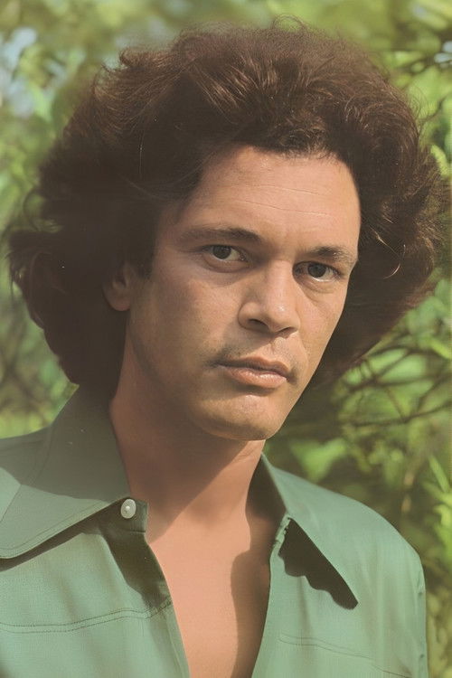 Jorge Gomes as Luciano