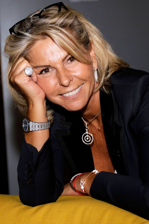 Caroline Margeridon as Self : Antiquaire, femme d'affaires et chroniqueuse