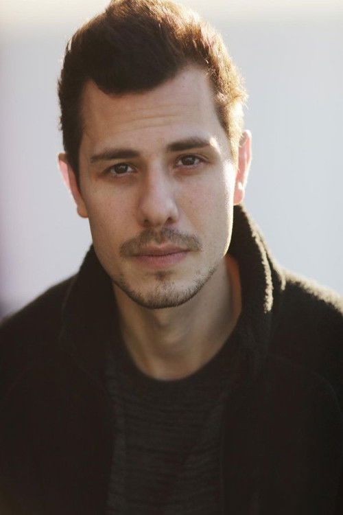 Stéphane Monpetit as Tom