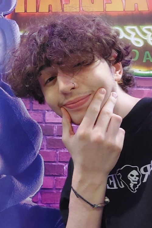 Eduardo Pejan as Boy