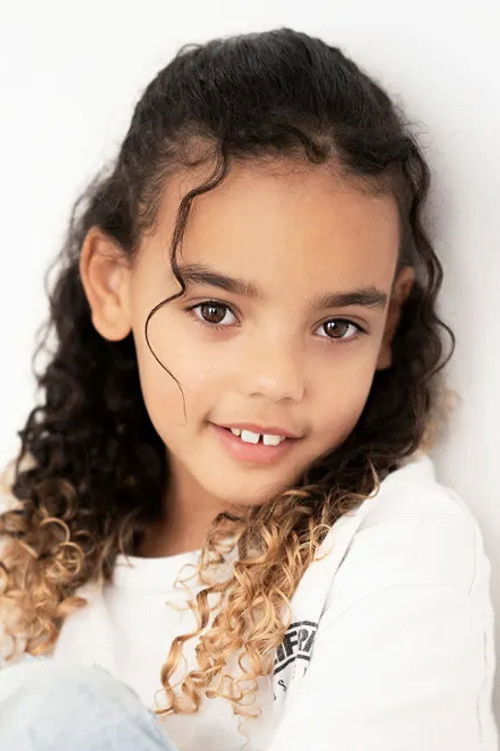 Mila Chanoine as Charlotte