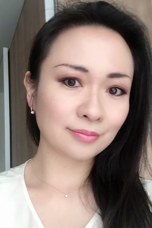 Marié Tanaka Kretschmer as Petra