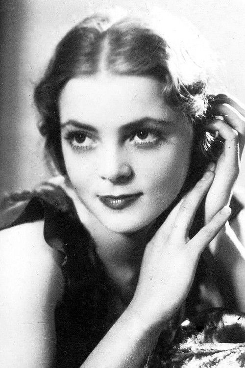 Victoria Hopper as Molly Gordon