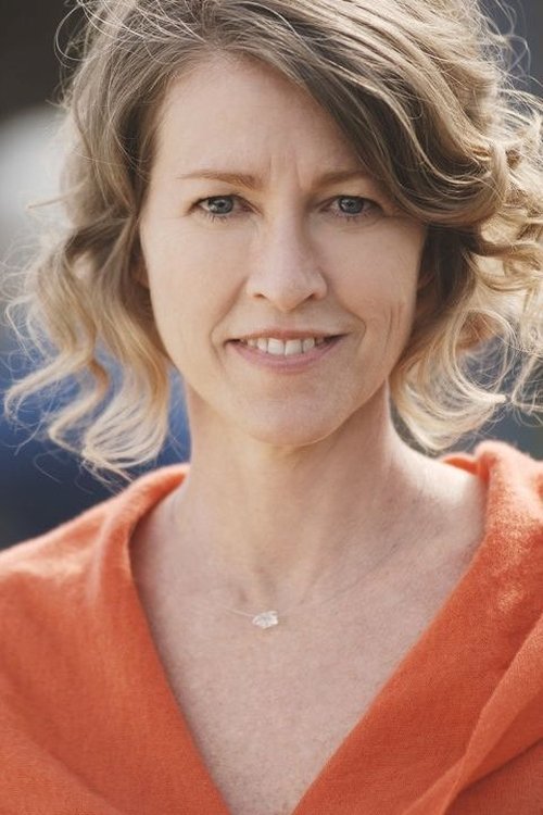 Pat Janowski as Carolyn