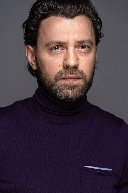 Dmitry Sergin as Миронов (Артист)