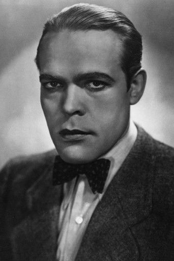 Alexander Golling as Preston Carr