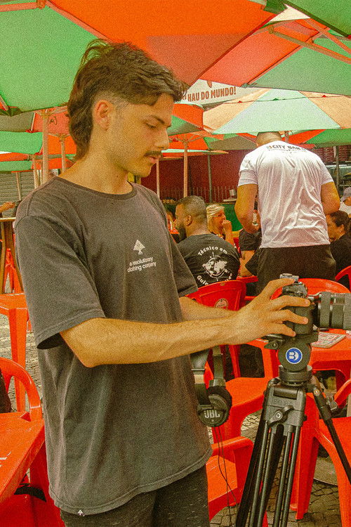 Luís Gongra as Dono do hotel /  Figura