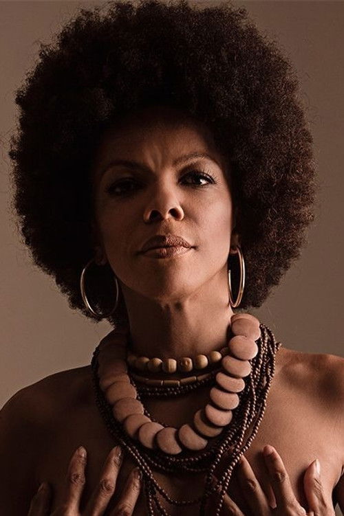 Patrícia Costa as Leila