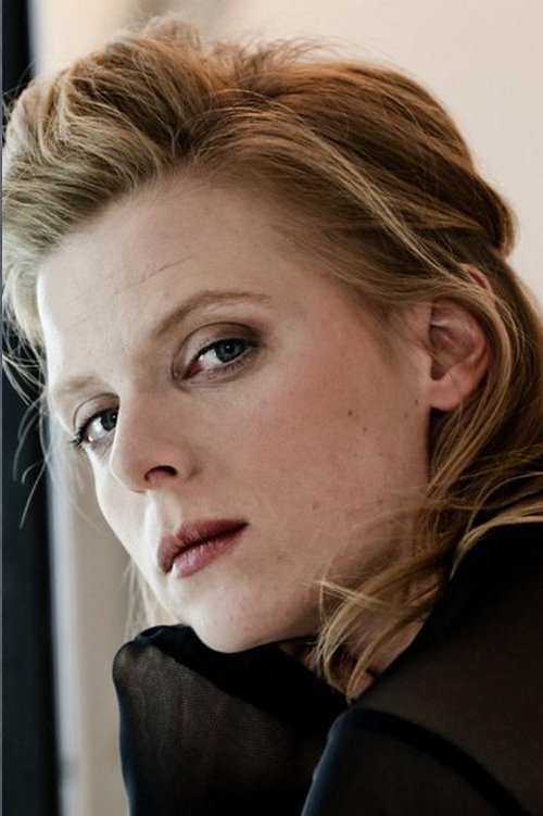 Maruša Majer as Miki