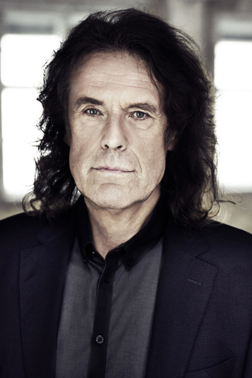 Michael Schwandt as Schlagzeug