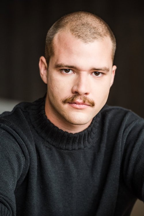 Hugo Pires as Gustave