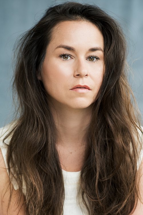 Émilie Gilbert as Mère