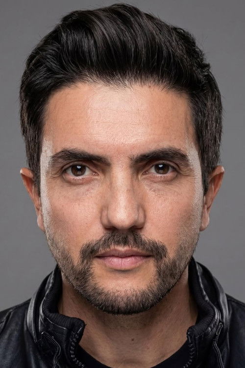 Ramón Valdés Urtiz as Ismael