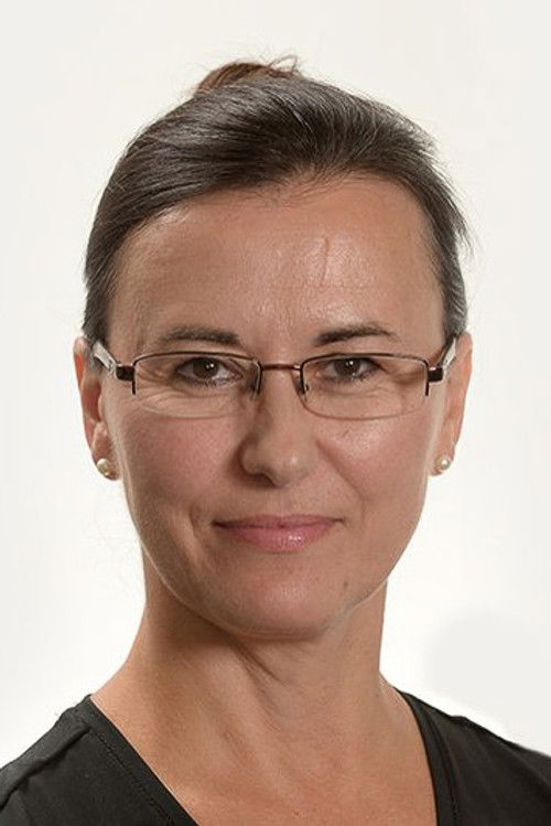 Anna Grabka as Die Königinmutter