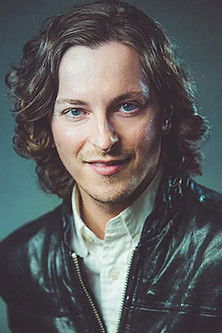 Marsin Mogielski as Restaurant Patron (uncredited)