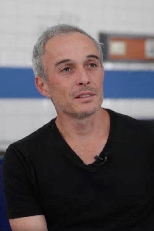 Luis Ávila as El Gavilán