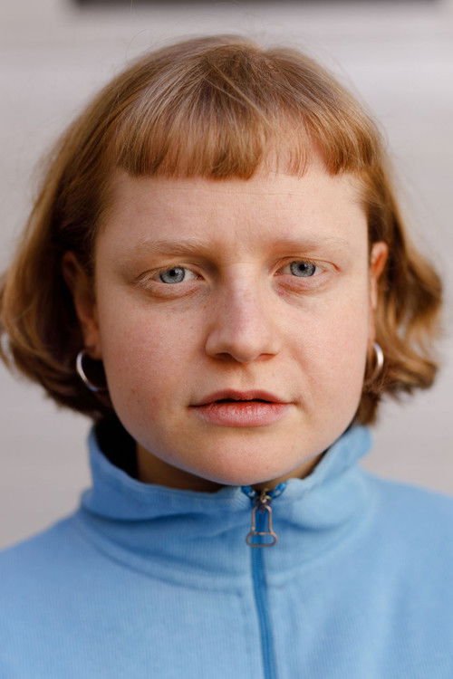 Luise von Stein as Maxi