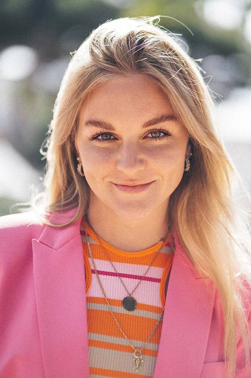 Hannah-Marie Berdan as Claudia