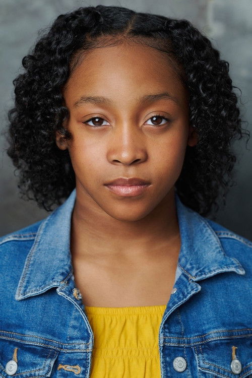 Mariah Tavares as Mia