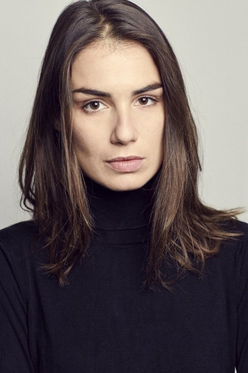 Lucia Ceracchi as Leslie