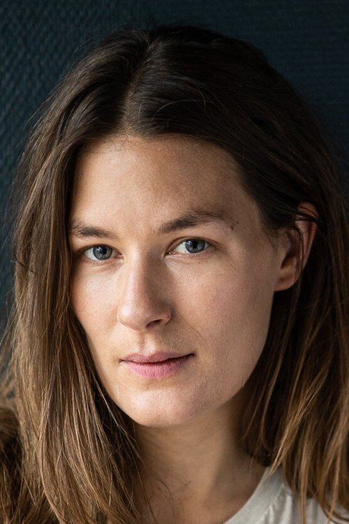 Helga Guren as Anne-Lise