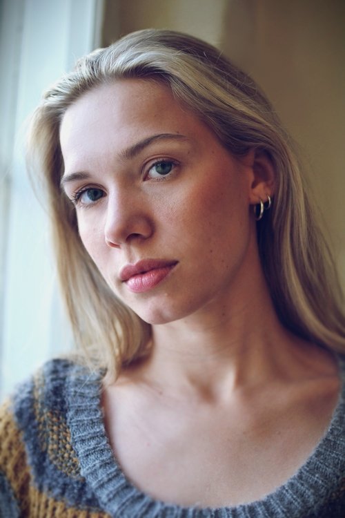 Emelie Dahlskog as Selma