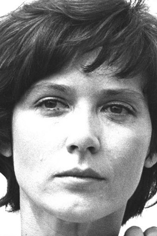 Елена Еланская as Лена Кузнецова, дочь Ивана Петровича