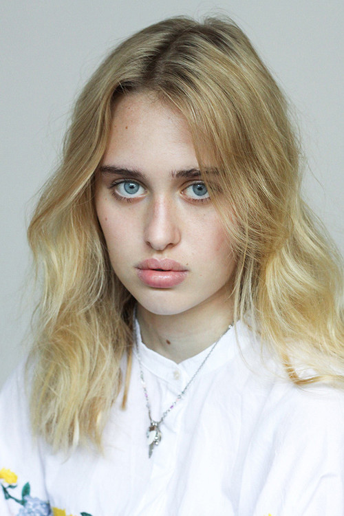 Kristýna Jedličková as Dominika