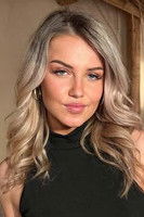 Chantal Kuyt as Self - Single