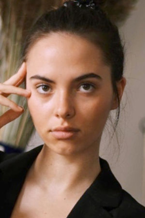 Daphné Tarka as Karine