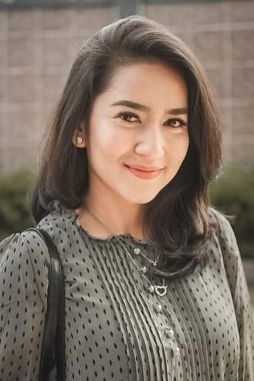 Risma Nilawati as Zena