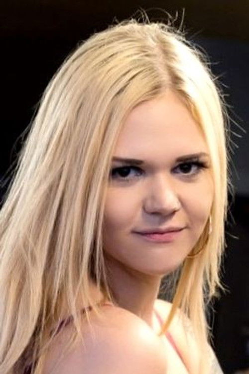 Chloe Creamy as barber