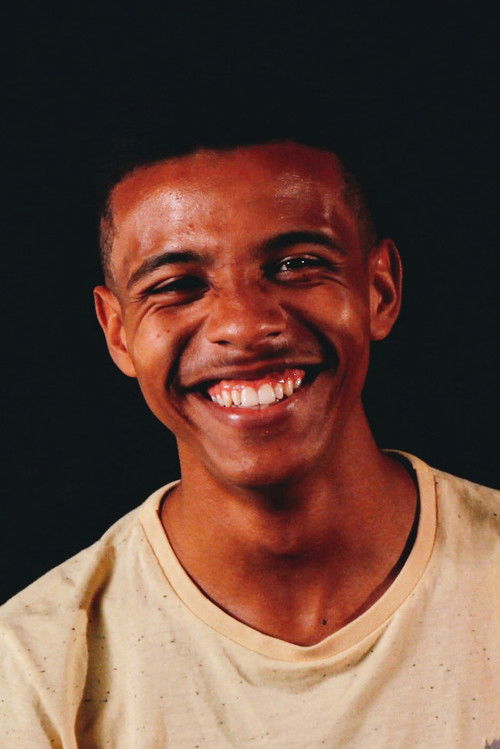 Kauan Oliveira as Bakery Attendant