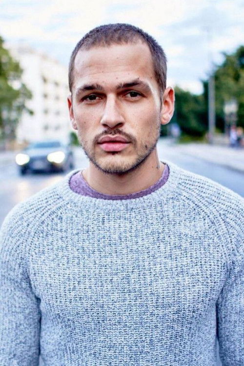 Sascha Weingarten as Phillipp