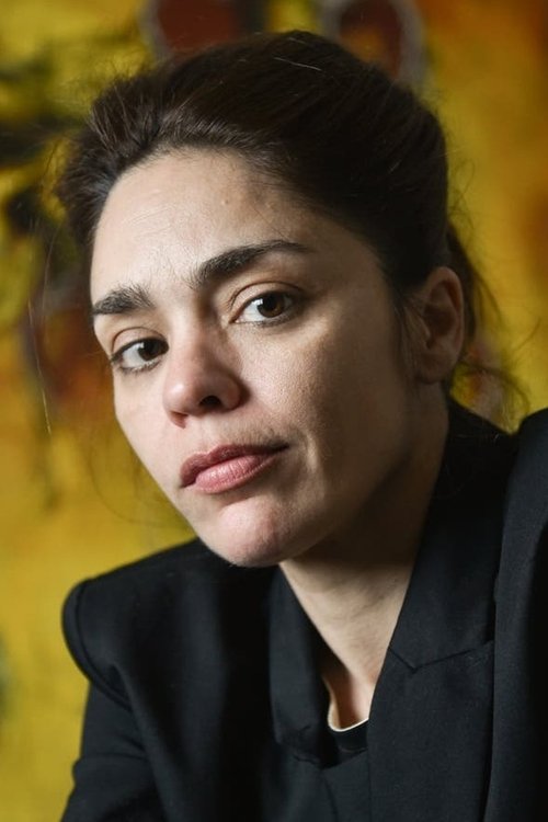 Belén Blanco as Mónica