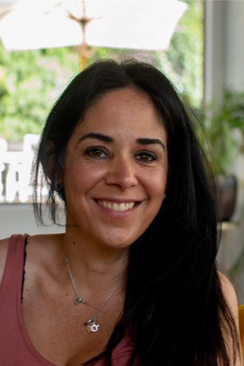 Sonia Esgueira as Amber