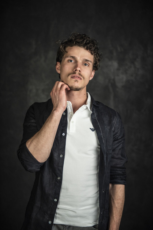 Sevar Ivanov as Oliver