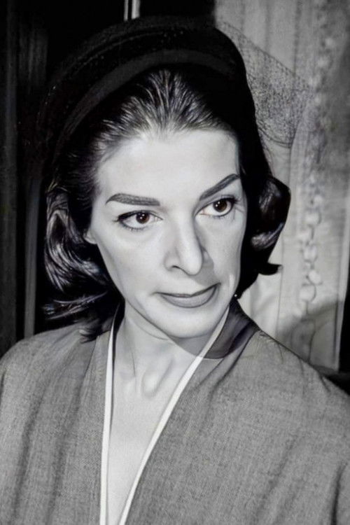 Angelines Fernández as Sirvienta