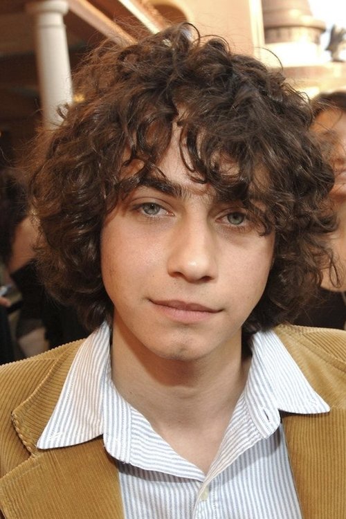 Adam Lamberg as Lionel