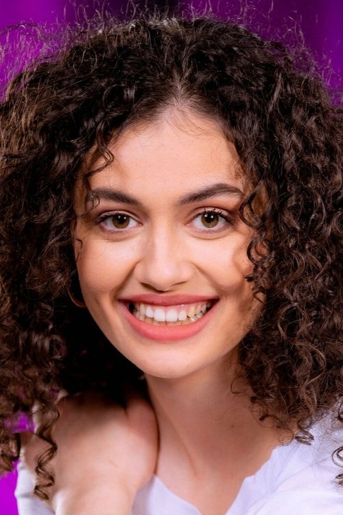 Julia Novohradsky as Vicky