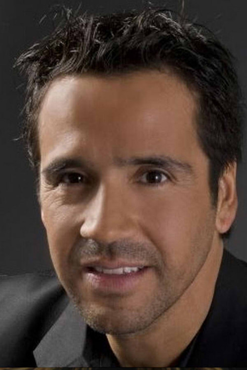 Renato Münster as Tomás Zúñiga